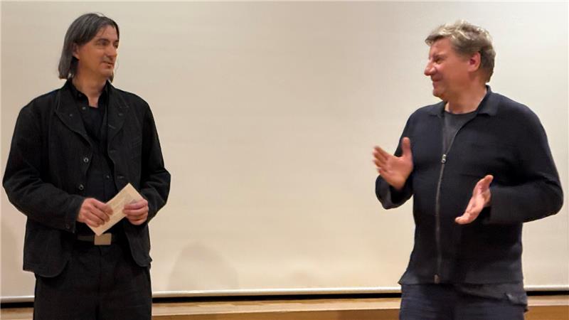 300 Besucher kommen zur Filmpremiere nach Braunlage Regisseur Sascha Hilpert und Produzent Joachim Kühn begrüßen die Besucher zur Premiere ihres dokumentarischen Spielfilms im Kurgastzentrum Braunlage.