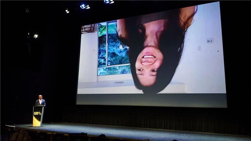 Chloé Zhaos Shakespeare-Drama „Hamnet“ gewinnt in Toronto Regisseurin Chloé Zhao spricht in einer auf den Kopf gestellten, aufgezeichneten Botschaft.