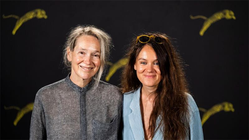 Filmfestival Locarno: Regisseurin Stever mit Preischancen Regisseurin Isabelle Stever (links) blickt mit ihrer ukrainischen Drehbuchautorin Anna Melikova hinter die Bilder des Ukraine-Krieges.