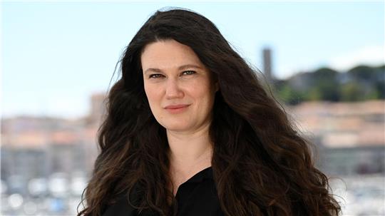 Regisseurin Mascha Schilinski nimmt mit ihrem Film „In die Sonne schauen“ eine Oscar-Hürde. (Archivbild)