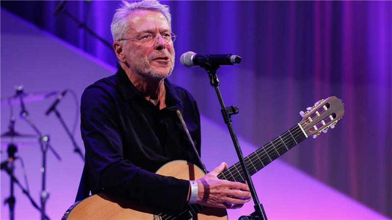 Reinhard Mey ist in der Klage der Gema mit dem Text von „Über den Wolken“ vertreten. (Archivbild)