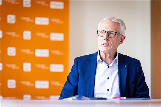Reinhard Rawe, Vorstandsvorsitzender vom Landessportbund Niedersachsen, spricht in einem Interview mit der Deutschen Presse-Agentur.