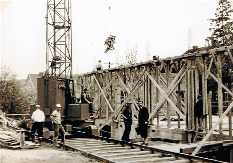 Studentenwerk wird vor 100 Jahren in Clausthal gegründet Reise ins Jahr 1960: Für die ehemalige Mensa in der Osteröder Straße wird der Grundstein gelegt. Foto: Studentenwerk