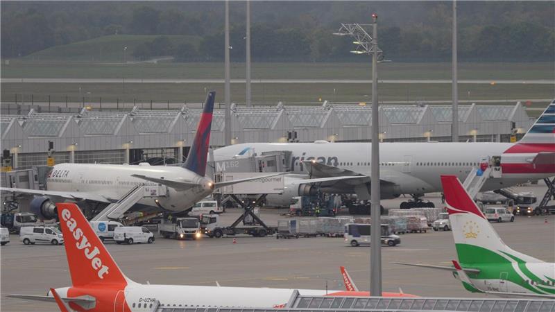 Reisende müssen aber weiter mit Verzögerungen rechnen.