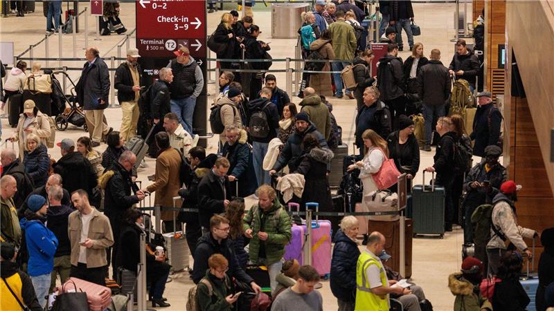 Reisende mussten am Freitagmorgen viel Geduld mitbringen.