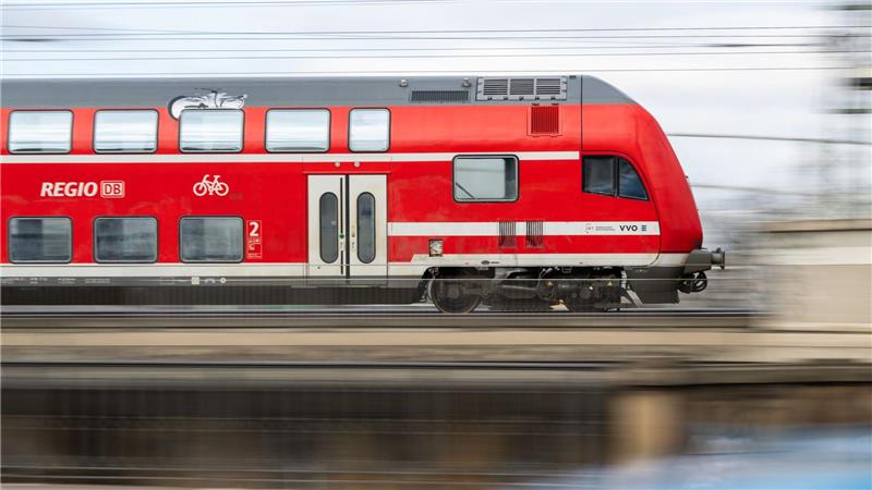 Reisende sollen sich vor Fahrtantritt im Internet informieren. (Symbolbild)