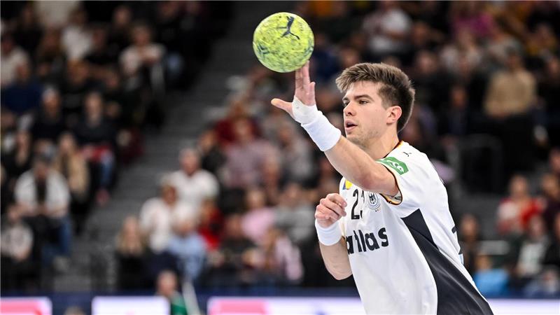 Sieben Spieler dabei: Nordpower bei der Handball-EM Renars Uscins (TSV Hannover-Burgdorf) führte 2023 das Junioren-Team zu WM-Gold.