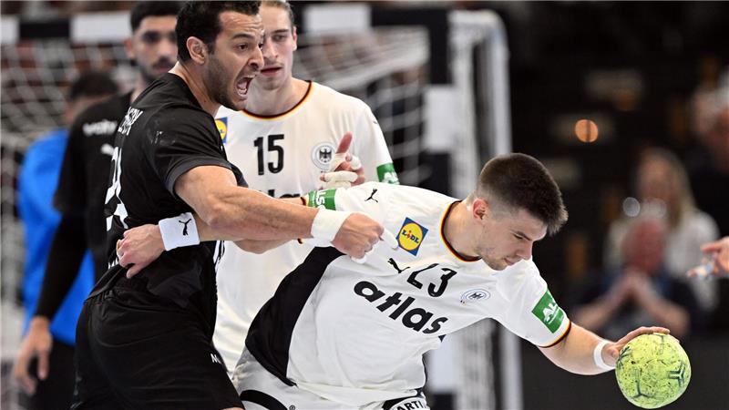 Renars Uscins (r) soll vor einem Wechsel nach Frankreich stehen. (Archivbild)