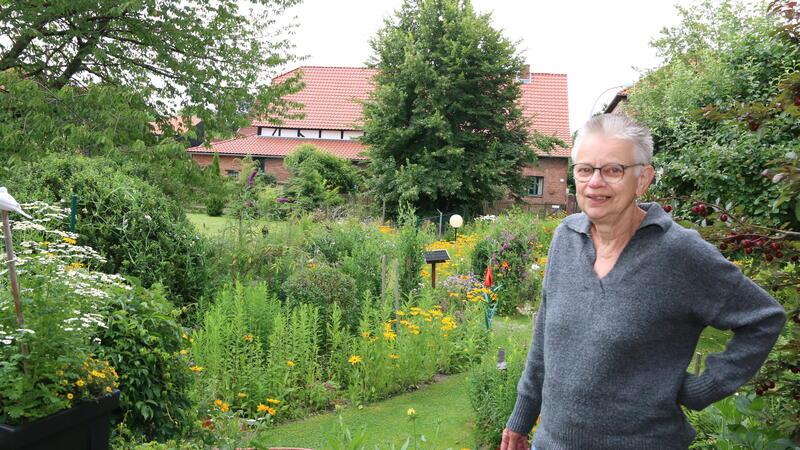 Renate Neef liebt eine vielseitige, bunte Blumenpracht im Garten