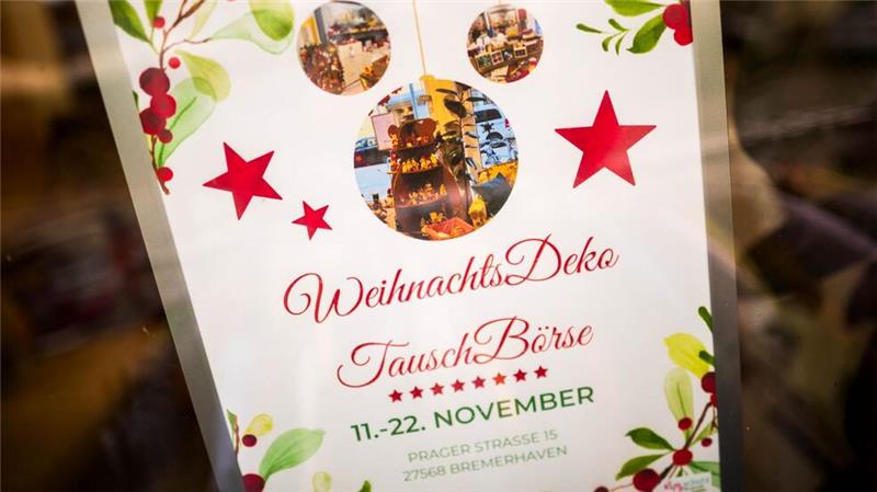 Kerzen und Kugeln - Tauschbörse für Weihnachtsdeko Ressourcen sollen gespart werden, Gebrauchtes soll wieder in den Kreislauf zurückgebracht werden. „Alles, was sich hier befindet, wurde schon mindestens zweimal, wenn nicht dreimal komplett durchgetauscht“, sagt Rubin.Tauschbörse etabliert sichDie Klimaschutz-Werkstatt organisiert die Tauschbörse dieses Jahr zum zweiten Mal, das Format soll sich etablieren. „Das ist ein total schöner Raum. Hier ist es ruhig und man kann ein bisschen abschalten von der Welt da draußen“, hofft die Veranstalterin. Manche Besucherinnen und Besucher kündigten schon an, im nächsten Jahr ihre Weihnachtsdekoration aussortieren und vorbeibringen zu wollen. „Es ist wirklich absolut der Wahnsinn, in welchen Mengen die Menschen Weihnachtsschmuck zu Hause in ihrem Keller oder auf dem Dachboden verwahren.“