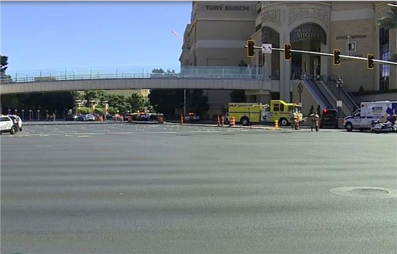 Rettungskräfte sind nach der Messerattacke auf dem Las Vegas Strip im Einsatz.