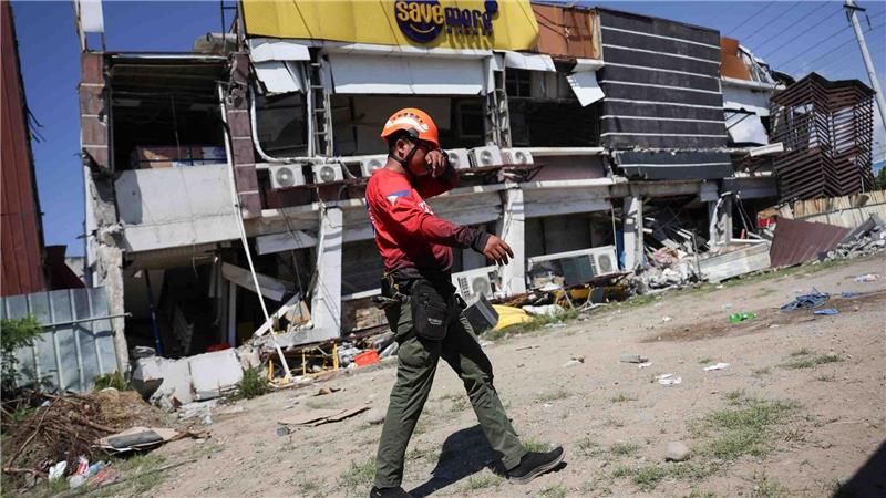 Philippinen nach dem Beben: Zahl der Opfer steigt Rettungskräfte sind weiterhin im Einsatz.