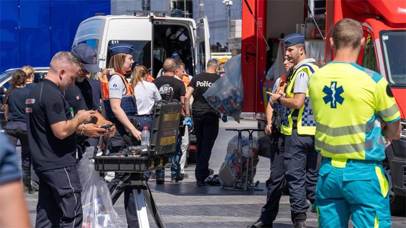 Rettungskräfte und Forensiker sind im Einsatz.