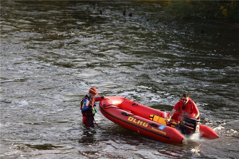 Badeunfälle: Wer betreut die Rettungskräfte danach? Rettungsschwimmer sind auch belastenden Situationen ausgesetzt. Einsatz-Nachsorgeteams sollen das auffangen.