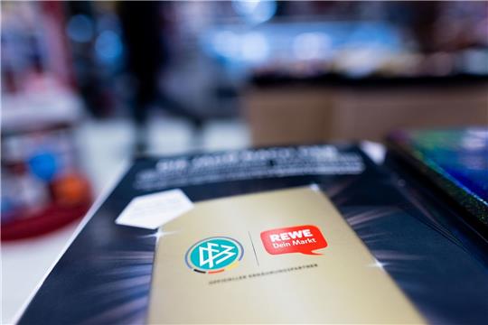 Rewe beendet wegen der FIFA-Entscheidung zur «One-Love»-Armbinde ab sofort die Kooperation mit dem Deutschen Fußball-Bund.