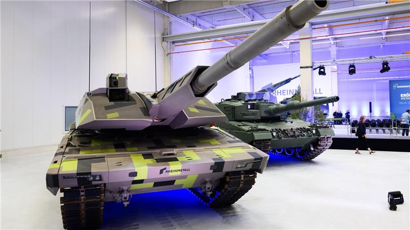 Rheinmetall-Panzer bei einer firmeneigenen Show im Werk in Unterlüß, vorne der Panther-Kampfpanzer. Der dürfte auch auf der Eurosatory zu sehen sein. (Archivbild)