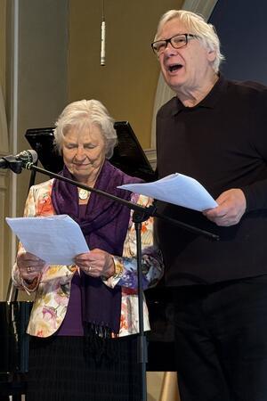 Richard Maschke und Nina Festerling bei der Eröffnung n der Wandelhalle.