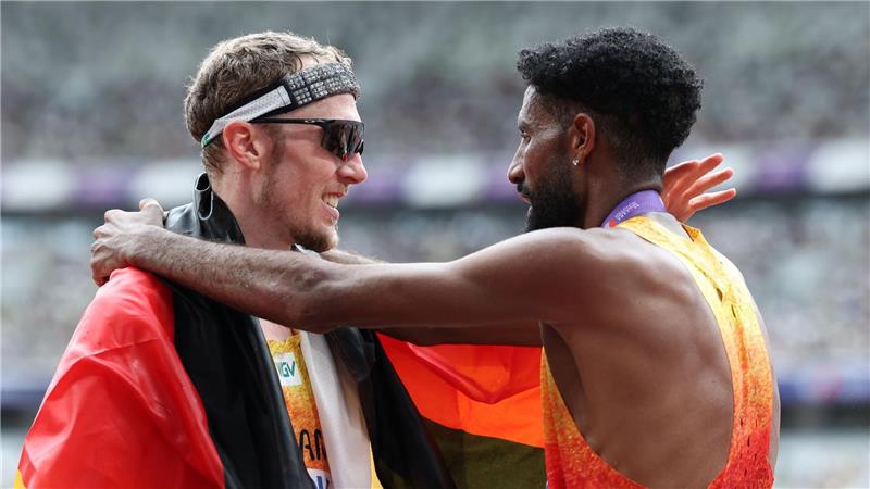 Petros nach Silber-Sensation: „Für meine Mama“ in Afrika Richard Ringer (l) freute sich mit seinem Teamkollegen Amanal Petros.