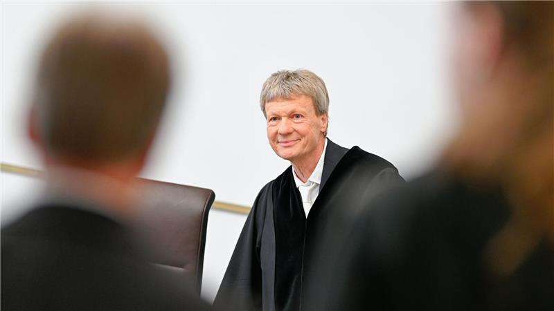 Richter Martin Morlock führt die Verhandlung. (Archivbild)