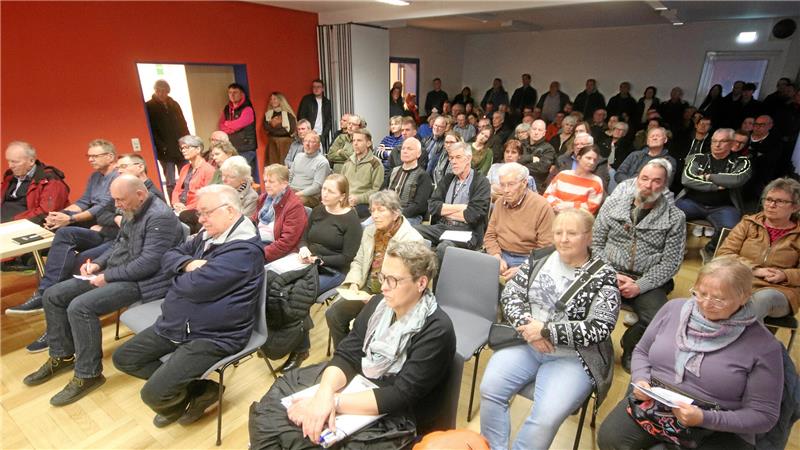 Ausbau der Windkraft weckt auch in Liebenburg die Emotionen Richtig was los: Großer Andrang herrscht auf der Sitzung des Liebenburger Bauausschusses.