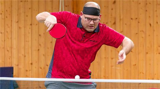Rico Weimann gewinnt für den Tischtennis-Bezirksligisten MTV Othfresen seine beiden Einzel und gemeinsam mit Stephan Fellmann das Doppel und steuert damit drei Punkte zum 9:6 gegen den TSV Mechtshausen bei.Foto: Drechsler