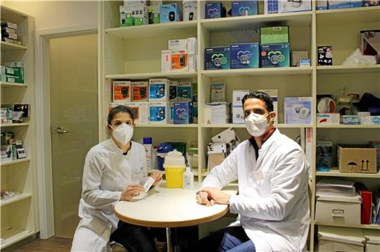 Riem und Fadi Hussein sind auf das Impfen vorbereitet.  Foto: Fricke