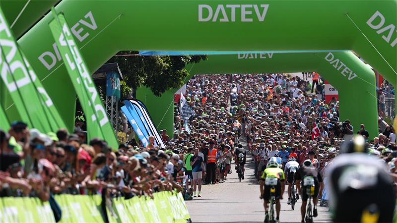 Laidlow krönt sich in Roth mit Sieg und Weltbestzeit Riesige Stimmung an der Triathlonstrecke in Roth.