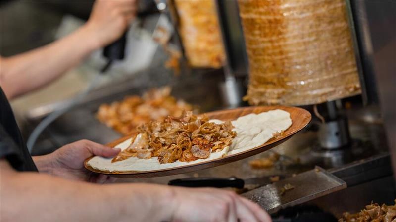 Preiskrise bei Döner und Burger - Rindfleisch wird knapper Rindfleisch ist so teuer geworden, dass etliche Dönerläden in München Kalb von der Speisekarte streichen (Foto: Illustration)