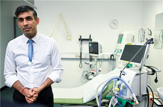 Rishi Sunak hatte es zu einem seiner wichtigsten Ziele erklärt, die Wartezeiten im Gesundheitssystem zu verkürzen.