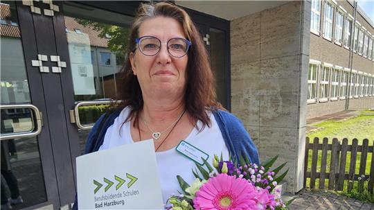 Rita Heinrichs absolviert mit 62 Jahren die Prüfung zur staatlich geprüften Pflegeassistentin.