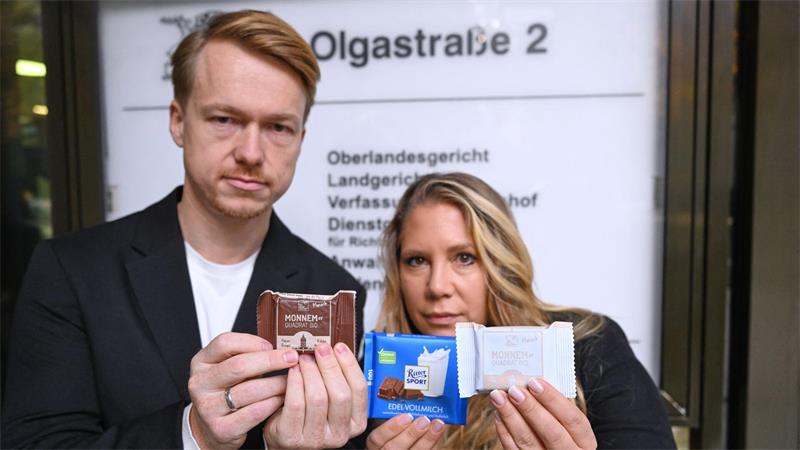 Ritter Sport kann auf Sieg vor Gericht hoffen - darum geht’s Ritter Sport hat die Wacker GmbH aus Mannheim verklagt, weil sie durch den quadratischen Haferriegel der Firma ihre Markenrechte verletzt sieht - die Geschäftsführer Matteo und Melanie Wacker wehren sich vor Gericht.