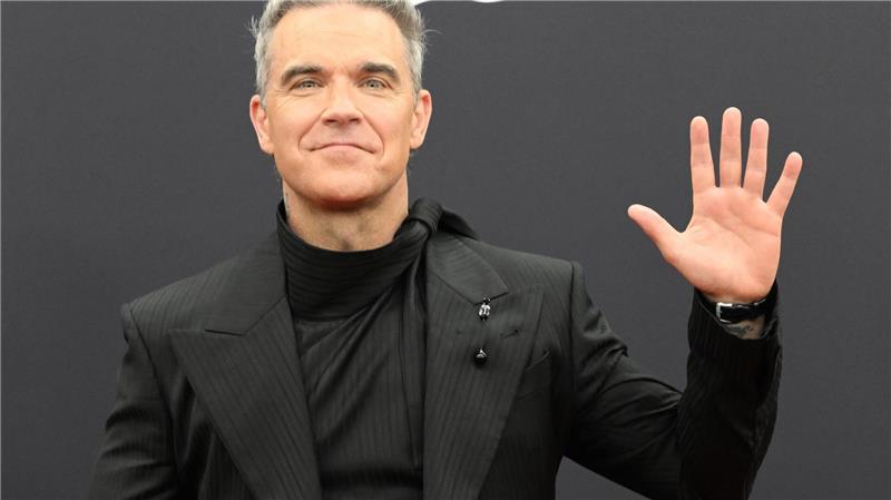 Robbie Williams singt neue FIFA-Hymne Robbie Williams hat als neuer Musikbotschafter der Fifa eine neue Hymne für den Weltfußballverband komponiert. (Archivfoto)