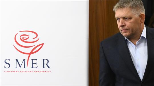 Robert Fico, Vorsitzender der Partei Smer-Sozialdemokratie, ist aufgrund seiner Politik bei vielen EU-Partnern umstritten. (Archivbild)  