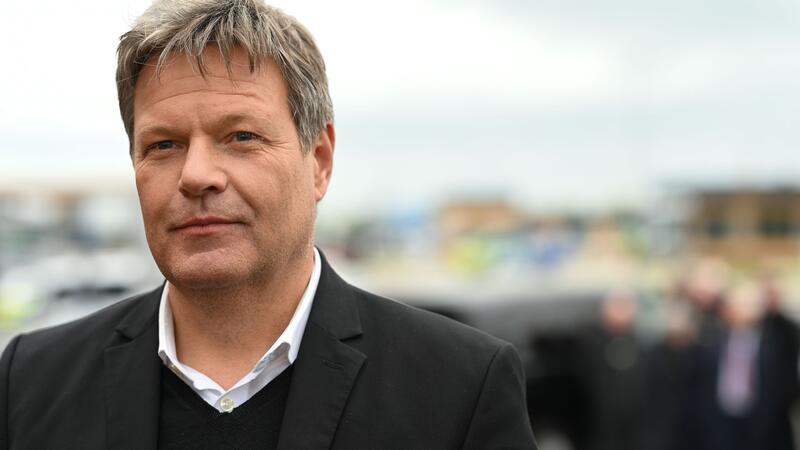 Robert Habeck besucht ein Pilotprojekt des Wohnungsunternehmens Vonovia und des Start-ups Decarbon1ze (Archivfoto). 