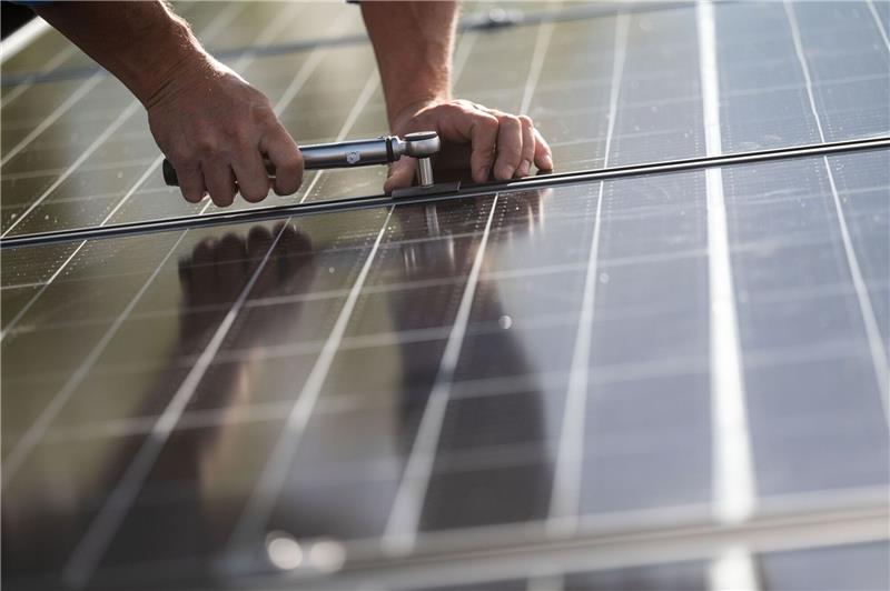 Habeck will Solarindustrie finanziell fördern Robert Habeck hat den Wiederaufbau der Solarindustrie als Ziel ausgegeben.