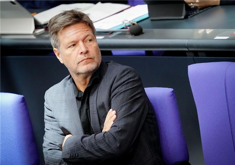Wirtschaftsminister Habeck nicht mehr beliebtester Politiker Robert Habeck ist in der Top-Ten-Liste des ZDF-«Politbarometers» von Platz eins auf Platz vier abgesunken.