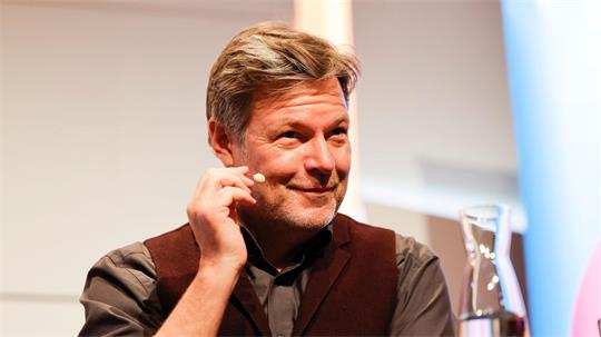 Robert Habeck soll in Göttingen am 7. Oktober in der Sheddachhalle auftreten. (Archivbild)