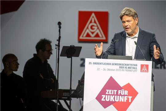 Robert Habeck spricht bei der Eröffnung des Ordentlichen Gewerkschaftstags der IG Metall.