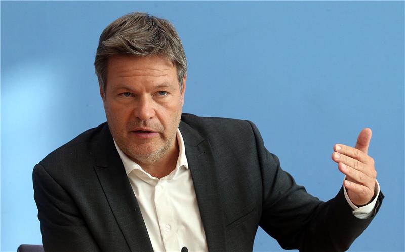 „Ernste Zeiten”: Deutschland vor Konjunkturabschwung Robert Habeck spricht bei der Vorstellung der Herbstprojektion der Konjunkturprognose von «ernsten Zeiten».