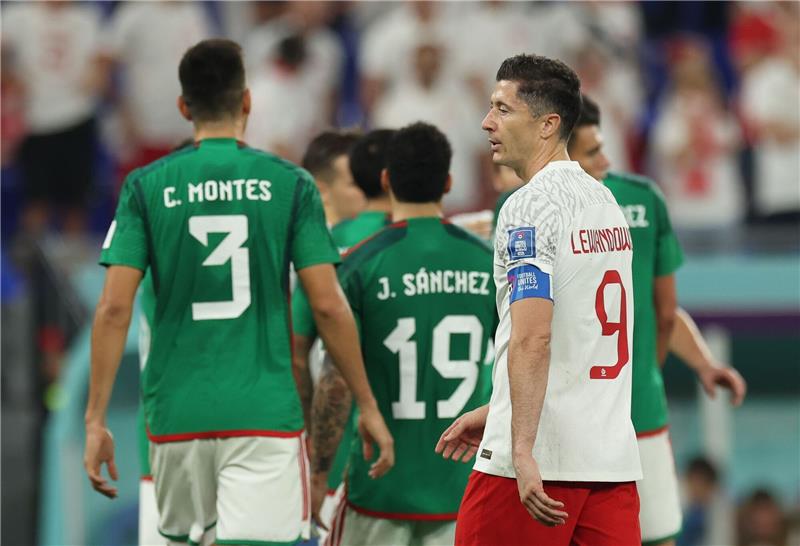 Robert Lewandowski kann den Elfmeter nicht verwandeln. Das Spiel gegen Mexiko endet torlos.