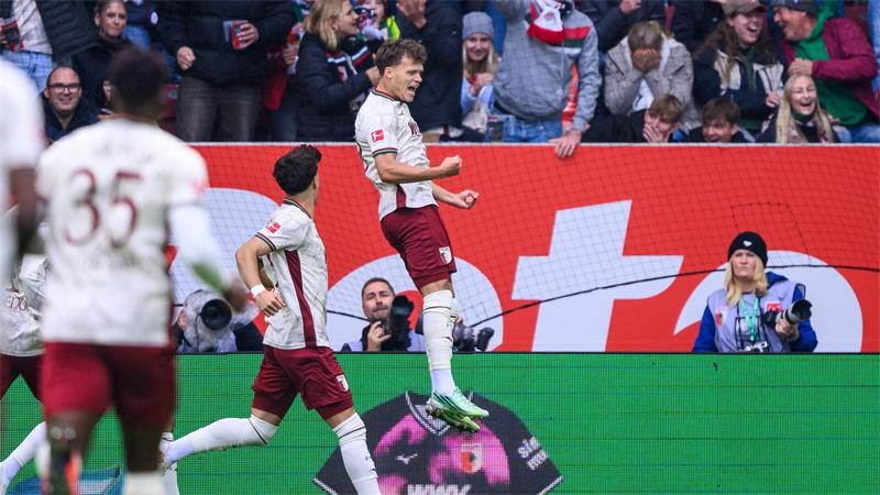 Robin Fellhauer jubelt über sein Rekordtor.