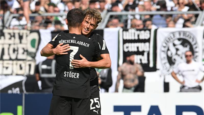 Zwei Last-Minute-Tore: Köln verhindert Pokal-Pleite Robin Hack (r) überzeugte bei Gladbach - viele andere nicht.