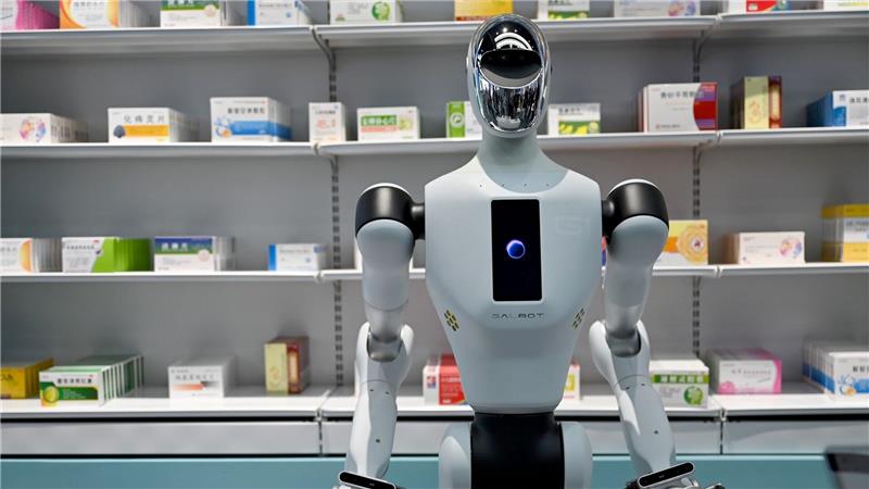 Vom Labor in die Realität: Wo China Roboter einsetzen will Roboter könnten zukünftig auch Medikamente ausgeben.