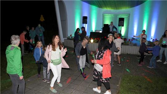 Rockband statt DJane: Die Organisatoren des Festes erhoffen sich dadurch, dass noch mehr Menschen auf der Tanzfläche sind als im vorigen Jahr. Archivfoto: Neuendorf