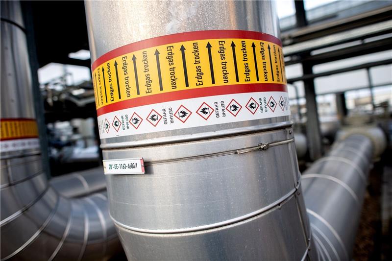 Gasspeicher weiter zu knapp zwei Dritteln gefüllt Rohre mit der Aufschrift «Erdgas trocken» an einer technischen Anlage zur Verdichtung von Erdgas.