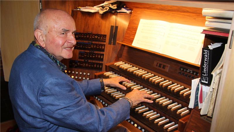 Roland Lorenz spielt in Goslar seit 60 Jahren die Kirchenorgel Roland Lorenz hat seit 60 Jahren bei Gottesdiensten seinen festen Platz an der Orgel.