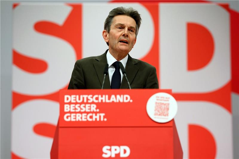 SPD-Fraktionschef Mützenich gegen Rückkehr zur Wehrpflicht Rolf Mützenich hält nicht viel von einer Rückkehr zur Wehrpflicht.