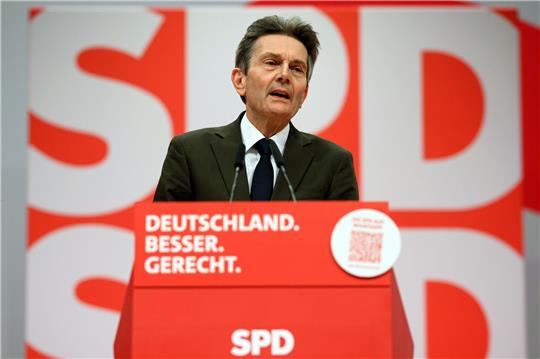 Rolf Mützenich hält nicht viel von einer Rückkehr zur Wehrpflicht.
