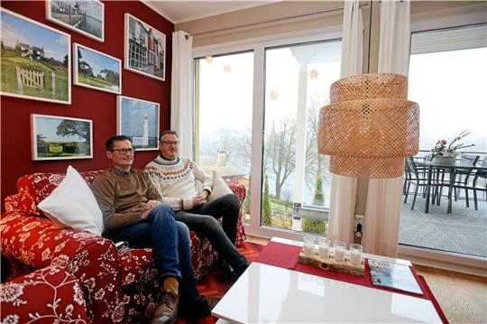 Rolf Sanders und Michael Habich (von links) schauen zu Hause gern Filme – am Mittwoch geht ihre Kinoreihe St. Nikolaus nach Corona wieder an den Start.  Foto: GZ-Archiv