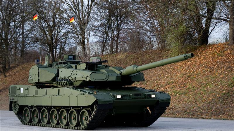 Knapp 200 neue Leopard-Panzer für die Bundeswehr Roll-Out Leopard 2A8 und Panzerhaubitze 2000